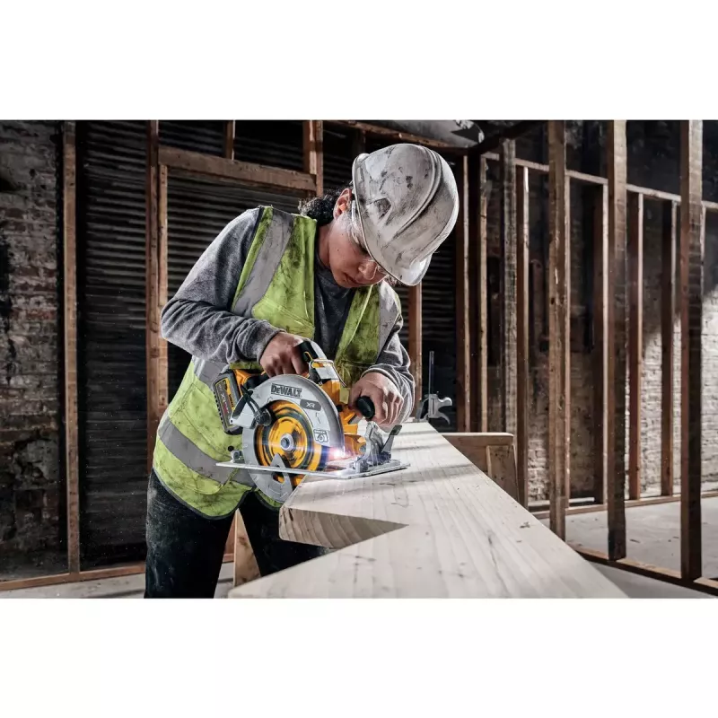 Portable Circular Saw DeWALT DCS573NT-XJ