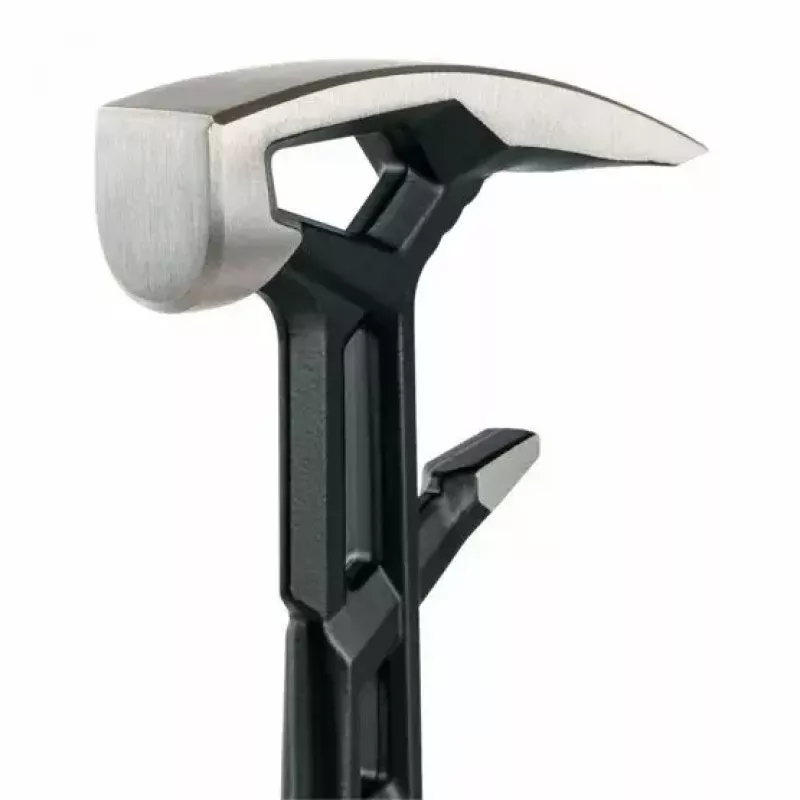 Demolition tool Fiskars IsoCore M 1027220 — shock-absorbing lightweight hand tool