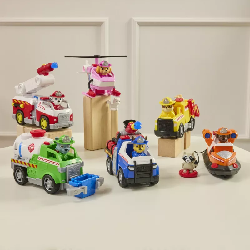 PAW Patrol Fire Rescue: Rocky Rescue Fire Tanker with Action Figure, Grab Claw and Toy Truck, Kids Toys for Boys & Girls Ages 3 and Up