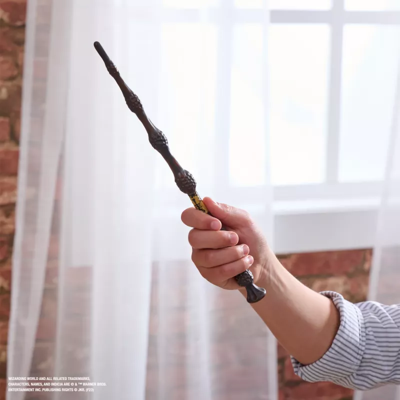 Wizarding World Harry Potter, 12-inch Magical Collector Albus Dumbledore Wand with Stand & Die-cast Icon, Magical Creatures, Accessory for Costumes