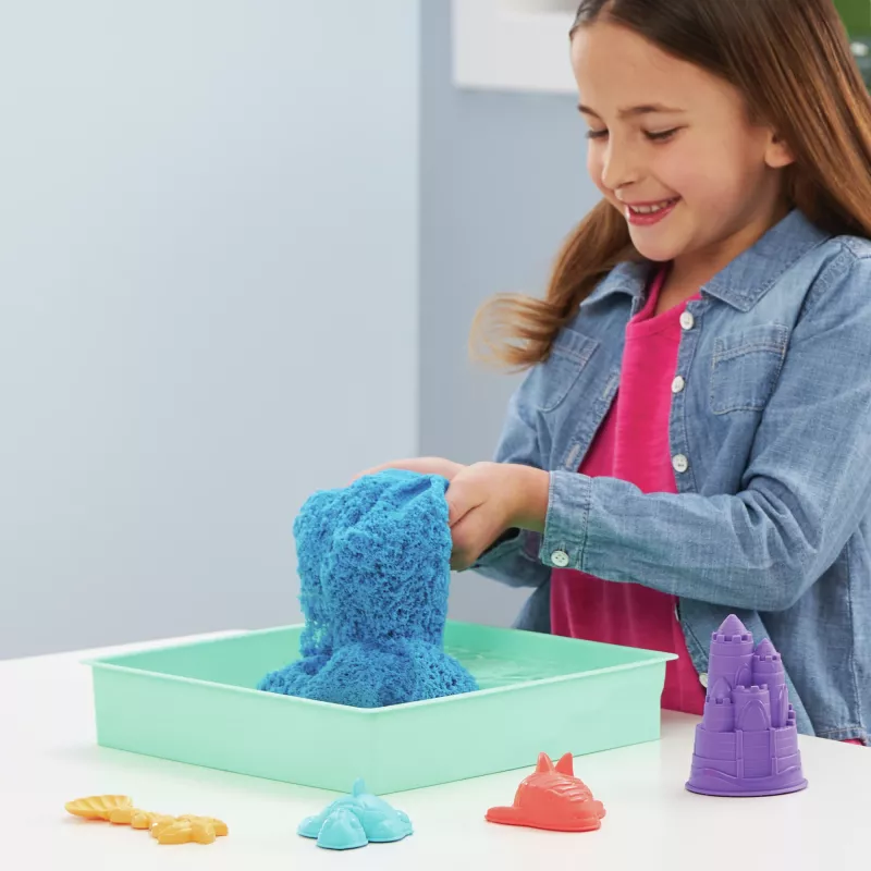 Kinetic Sand , Sandbox Set, Creative Easter Gifts, Includes 1lb Blue Moldable Play Sand, 4 Tools & Molds, Storage, Sensory Toys for Kids Ages 3 and up
