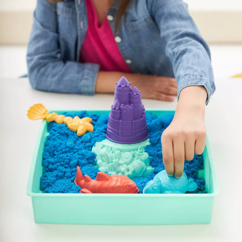 Kinetic Sand , Sandbox Set, Creative Easter Gifts, Includes 1lb Blue Moldable Play Sand, 4 Tools & Molds, Storage, Sensory Toys for Kids Ages 3 and up