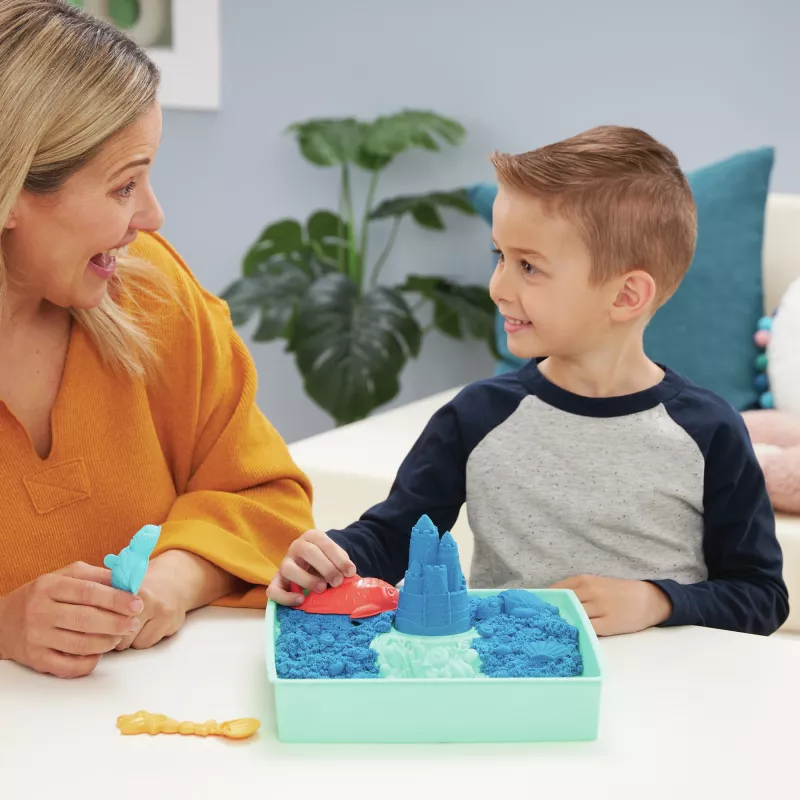 Kinetic Sand , Sandbox Set, Creative Easter Gifts, Includes 1lb Blue Moldable Play Sand, 4 Tools & Molds, Storage, Sensory Toys for Kids Ages 3 and up