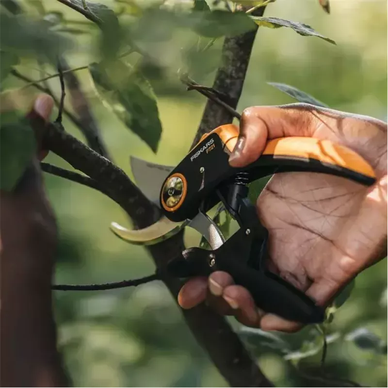 Pruning Shears Fiskars Plus PowerLever P721 — bypass secateurs for branches and stems