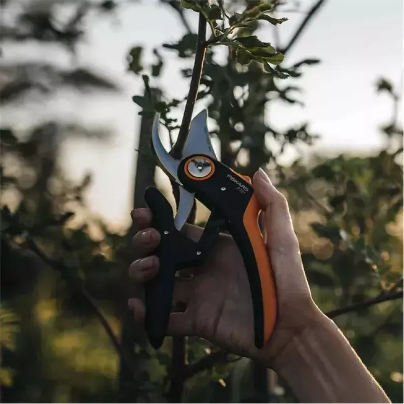 Pruning Shears Fiskars Plus PowerLever P721 — bypass secateurs for branches and stems