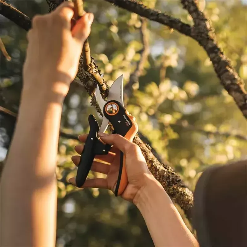 Pruning Shears Fiskars Plus PowerLever P721 — bypass secateurs for branches and stems