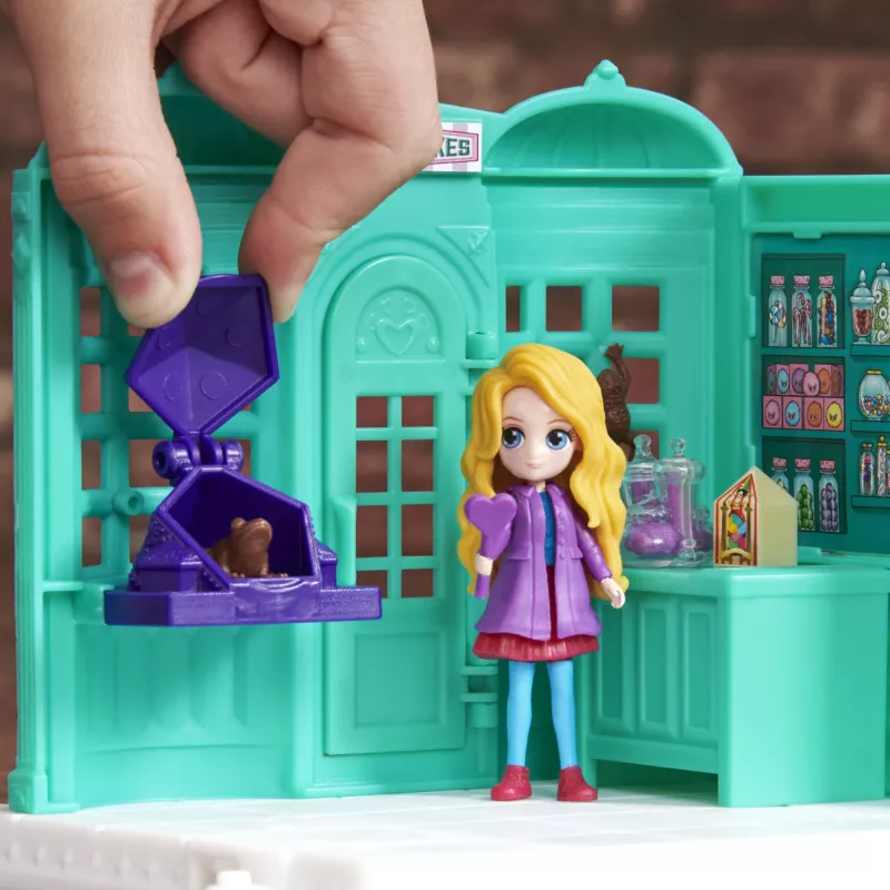 Wizarding World Harry Potter, Magical Minis Honeydukes Sweet Shop with 2 Exclusive Figures and 5 Accessories, Kids Toys for Ages 6 and up