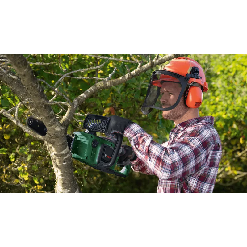 Cordless chainsaw Bosch AdvancedChain 36V-35-40 — 36V, 2 Ah battery, 35 cm guide bar, 31 cm cutting length