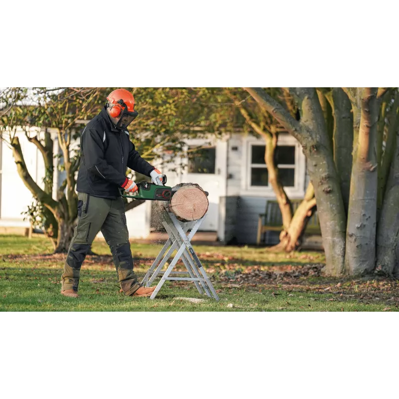 Cordless chainsaw Bosch AdvancedChain 36V-35-40 — 36V, 2 Ah battery, 35 cm guide bar, 31 cm cutting length