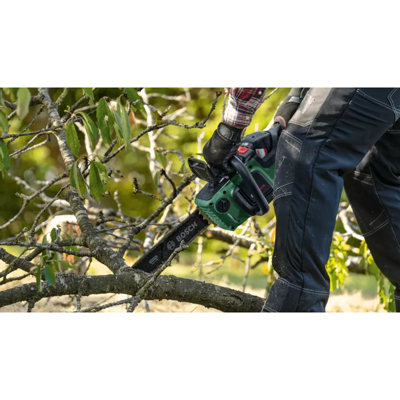 Cordless chainsaw Bosch AdvancedChain 36V-35-40 — 36V, 2 Ah battery, 35 cm guide bar, 31 cm cutting length