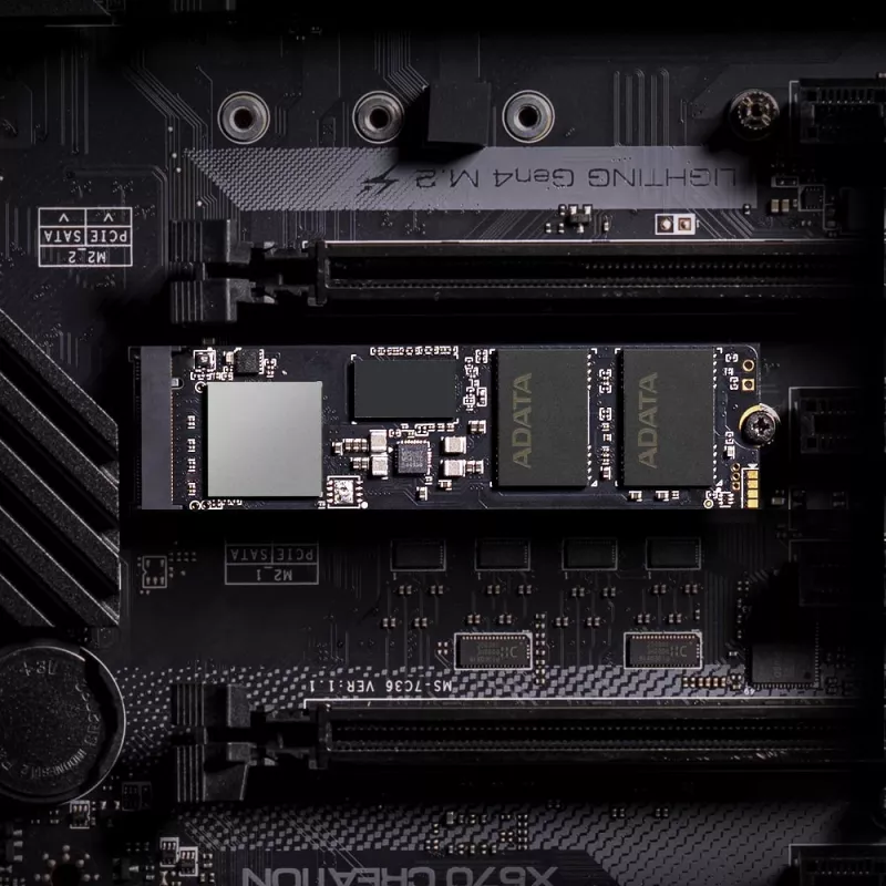 SSD M.2 512 GB ADATA XPG GAMMIX S70 BLADE — PCIe 4.0 NVMe, Read 7400 MB/s, Write 2600 MB/s