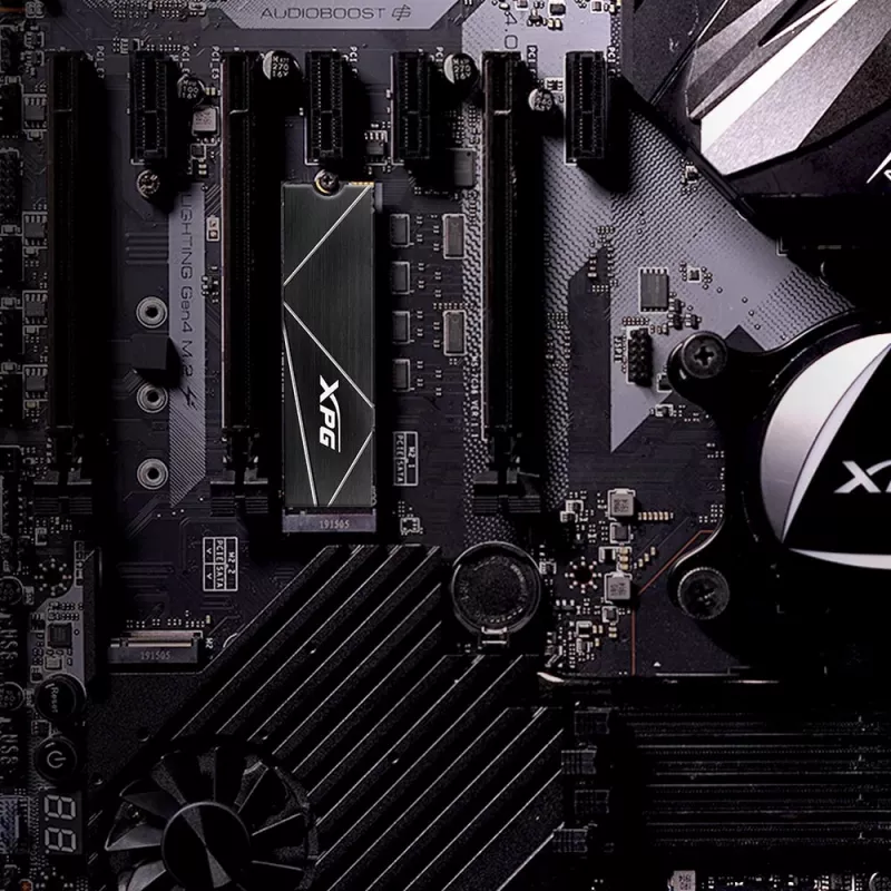 SSD M.2 512 GB ADATA XPG GAMMIX S70 BLADE — PCIe 4.0 NVMe, Read 7400 MB/s, Write 2600 MB/s