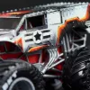 Monster Jam , Marvel Official Iron Man Vs. War Machine Die-Cast Monster Trucks, 1:64 Scale, Kids Toys for Boys and Girls Ages 3 and up