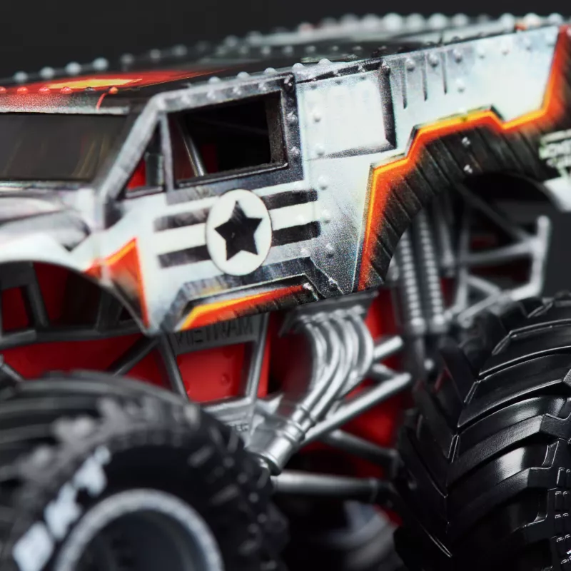 Monster Jam , Marvel Official Iron Man Vs. War Machine Die-Cast Monster Trucks, 1:64 Scale, Kids Toys for Boys and Girls Ages 3 and up