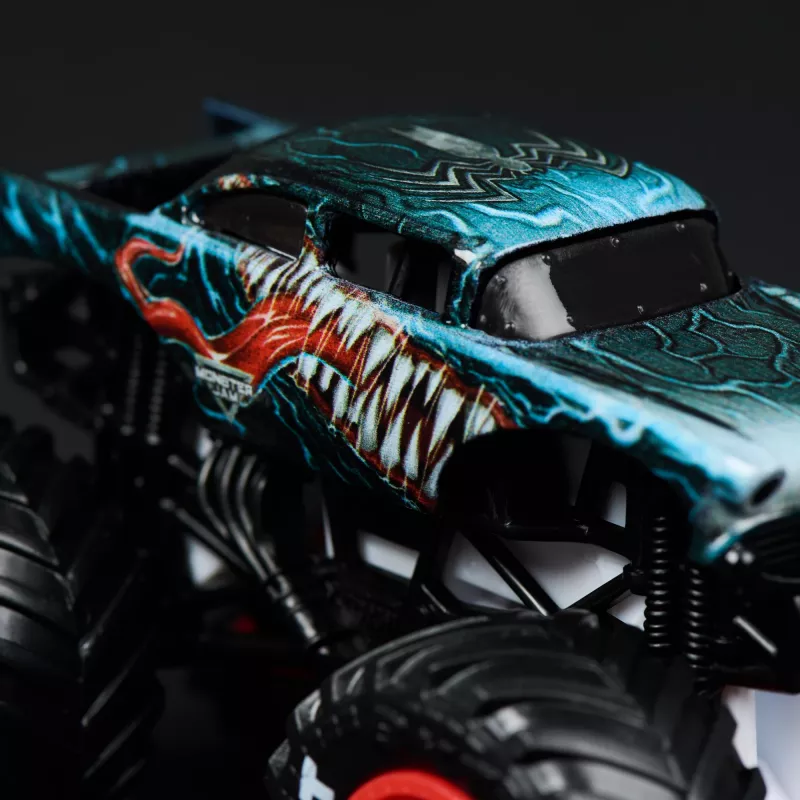 Monster Jam , Marvel Official Iron Man Vs. War Machine Die-Cast Monster Trucks, 1:64 Scale, Kids Toys for Boys and Girls Ages 3 and up