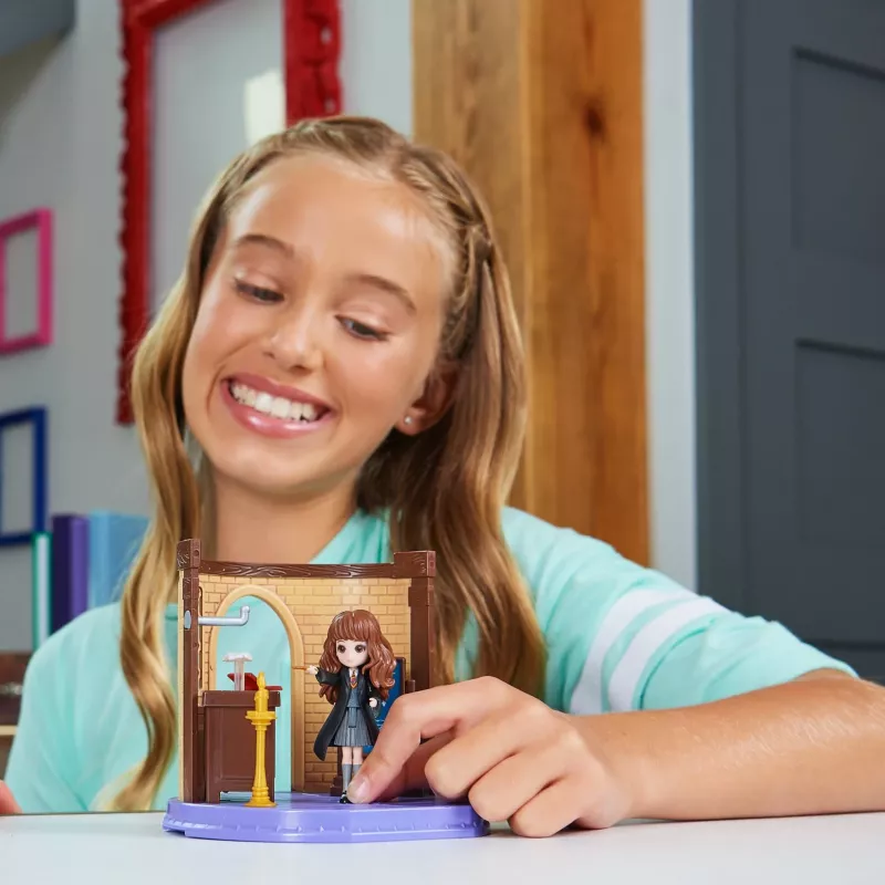 Wizarding World Harry Potter, Magical Minis Charms Classroom with Exclusive Hermione Granger Figure and Accessories, Kids Toys for Ages 5 and up