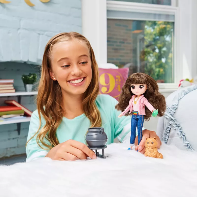 Wizarding World Harry Potter, 8-inch Brilliant Hermione Granger Doll Gift Set with 5 Accessories and 2 Outfits, Kids Toys for Ages 6 and up