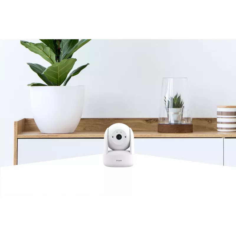 D-Link 2K Pan & Tilt Wi-Fi Camera