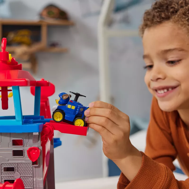 PAW Patrol : Air Rescue, Pup Squad Adventure Bay Airport Playset, with Chase Toy Car & Vehicle Launcher, Kids Toys for Boys and Girls 3+