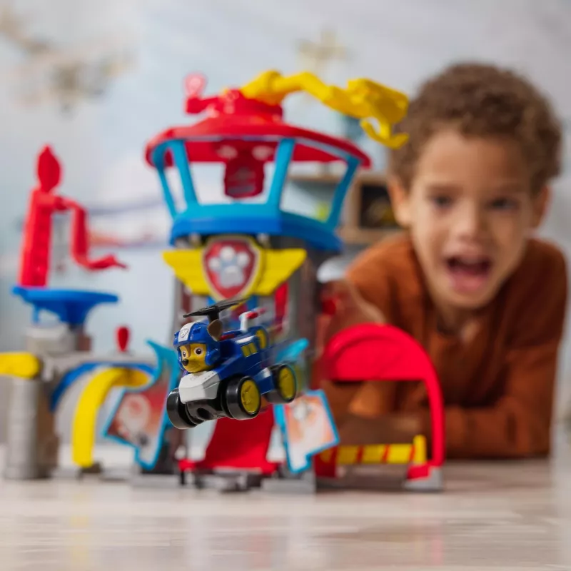 PAW Patrol : Air Rescue, Pup Squad Adventure Bay Airport Playset, with Chase Toy Car & Vehicle Launcher, Kids Toys for Boys and Girls 3+