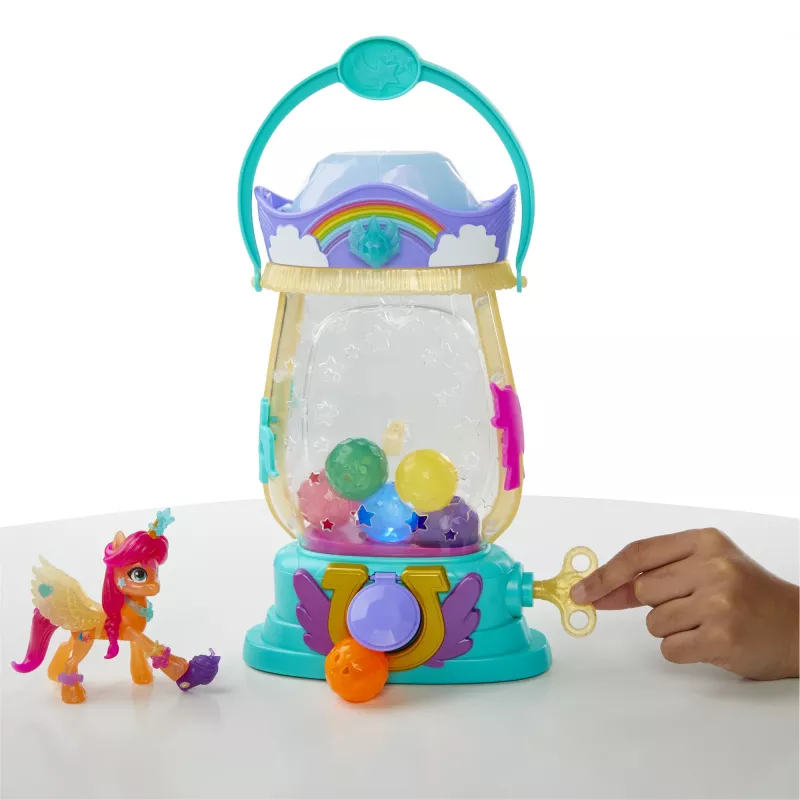 My Little Pony : A New Generation Movie Sparkle Reveal Lantern Sunny Starscout - Light Up Toy with 25 Pieces, Surprises