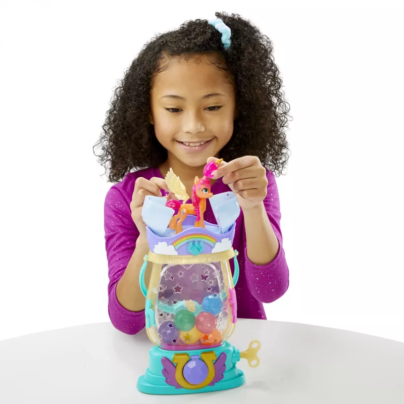 My Little Pony : A New Generation Movie Sparkle Reveal Lantern Sunny Starscout - Light Up Toy with 25 Pieces, Surprises