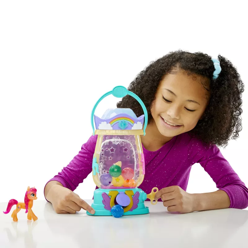 My Little Pony : A New Generation Movie Sparkle Reveal Lantern Sunny Starscout - Light Up Toy with 25 Pieces, Surprises