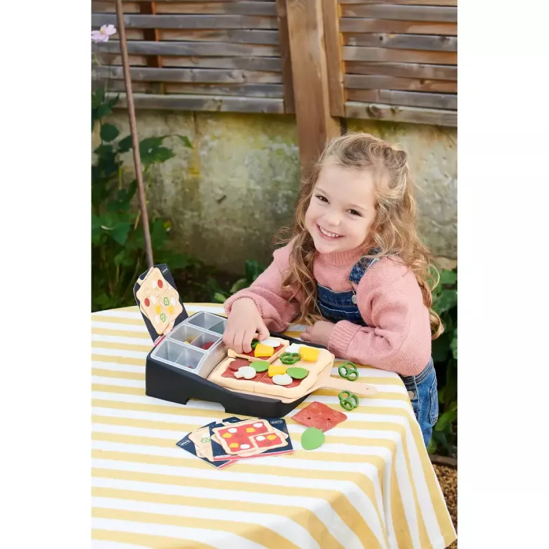 Pizza preparing playset Ooni 79150 with pizza-making accessories