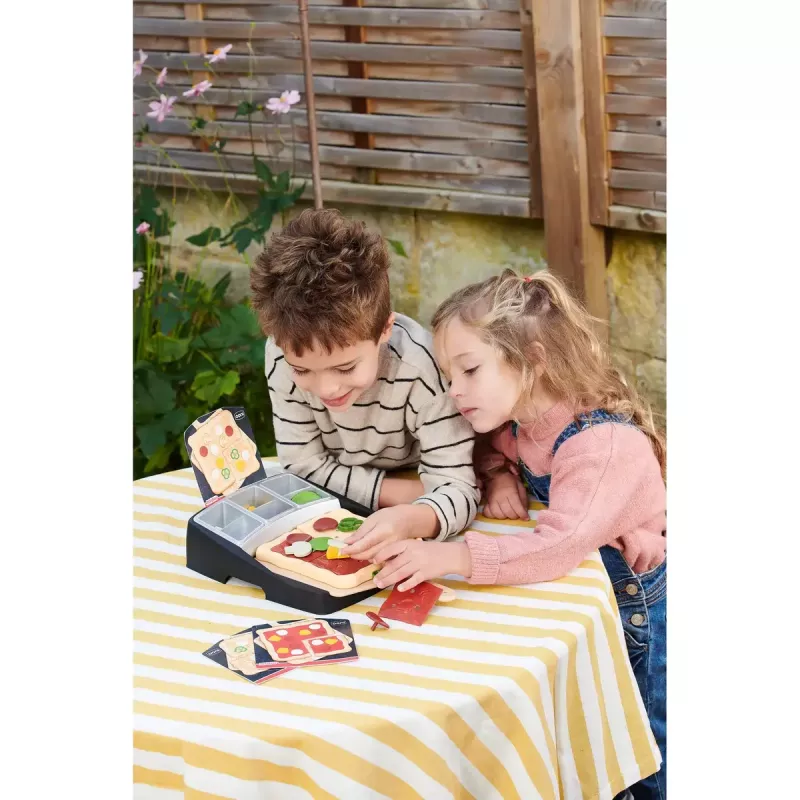 Pizza preparing playset Ooni 79150 with pizza-making accessories
