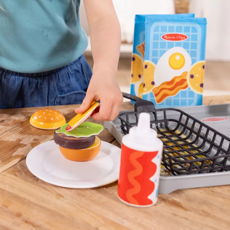 Melissa & Doug Flip & Fry Grill Play Set with Water WOW Color Reveal Play Food Preschool Toy Ages 3+