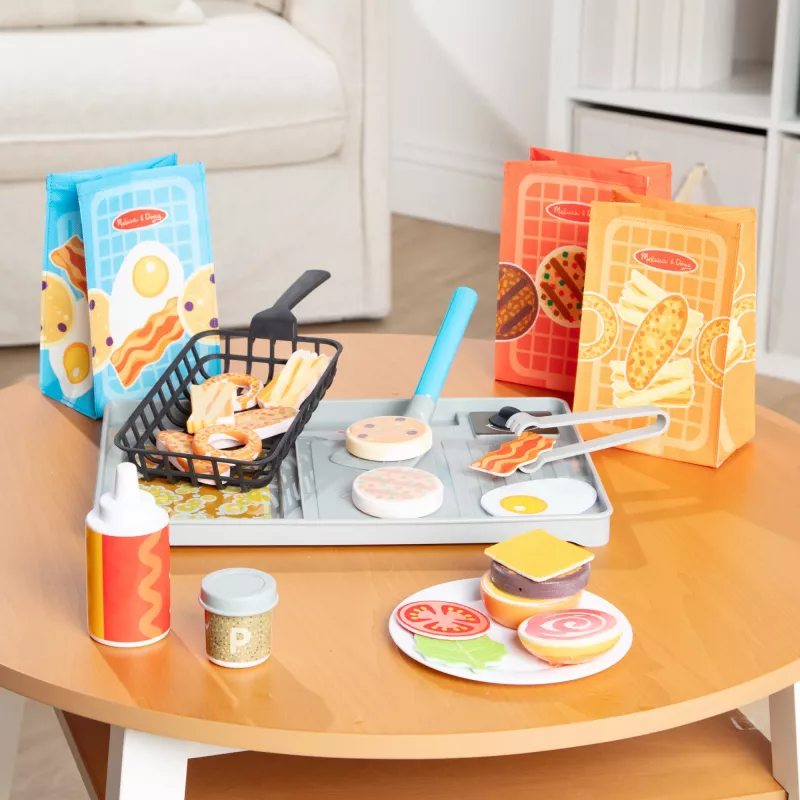 Melissa & Doug Flip & Fry Grill Play Set with Water WOW Color Reveal Play Food Preschool Toy Ages 3+