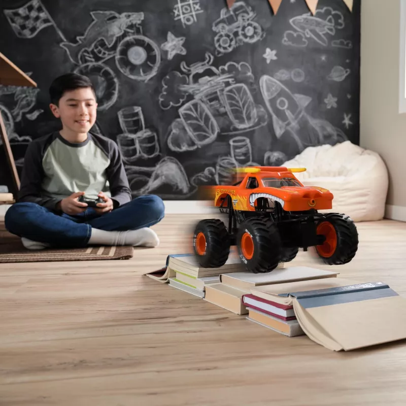 Monster Jam , El Toro Loco RC Monster Truck with Atomizer Smoke Effects, 1:15 Scale, Kids Toys for Boys and Girls Ages 3 and up
