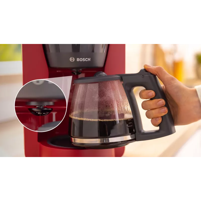 Drip coffee maker Bosch TKA3M134 — 1.4 L water tank, 15‑cup capacity, red