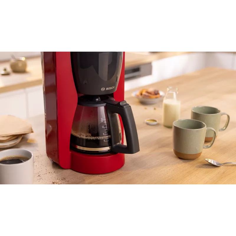 Drip coffee maker Bosch TKA3M134 — 1.4 L water tank, 15‑cup capacity, red
