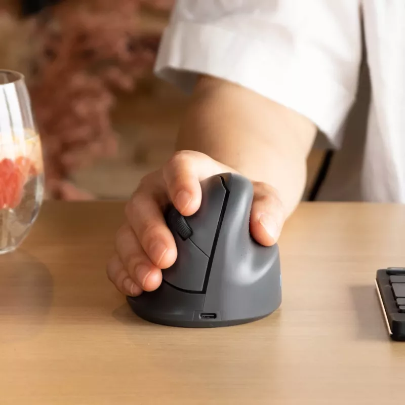 R-Go Tools HE Basic ergonomic mouse, medium, right-handed, Bluetooth