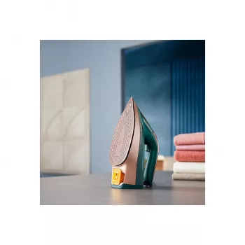 Steam iron Philips DST8030/70 — 3000 W, SteamGlide Elite soleplate, 0.35 L tank, 1.78 kg, vertical steam, green