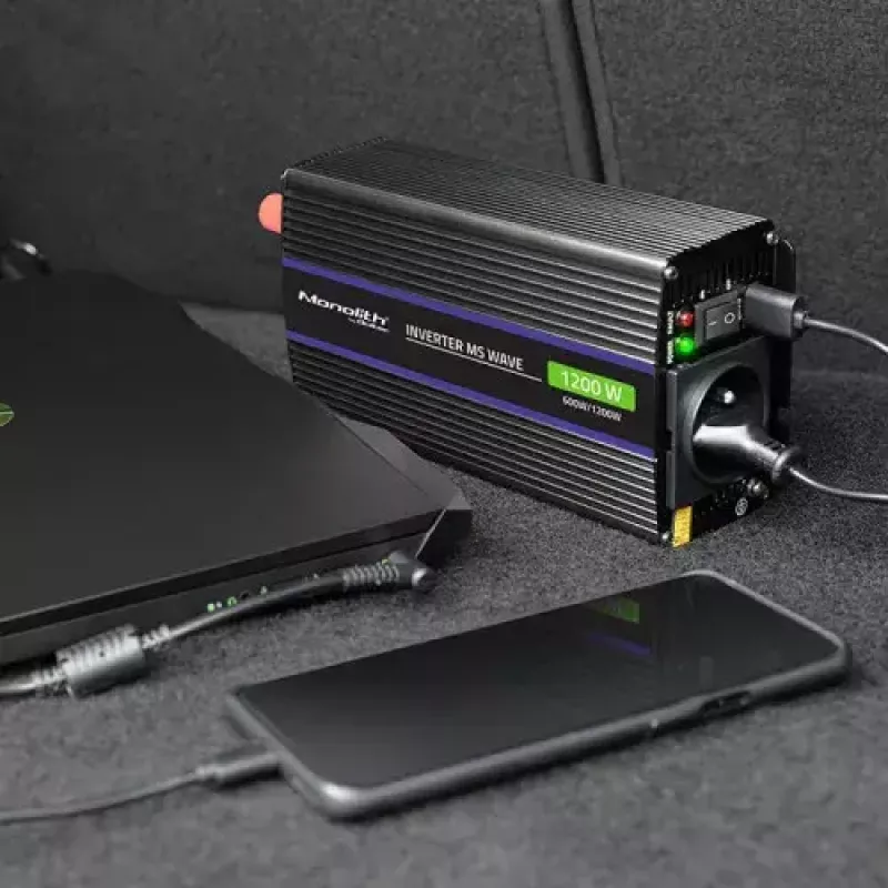 Power inverter QOLTEC Monolith 600 W — 12 V to 230 V, USB PD 18 W, car/indoor, black