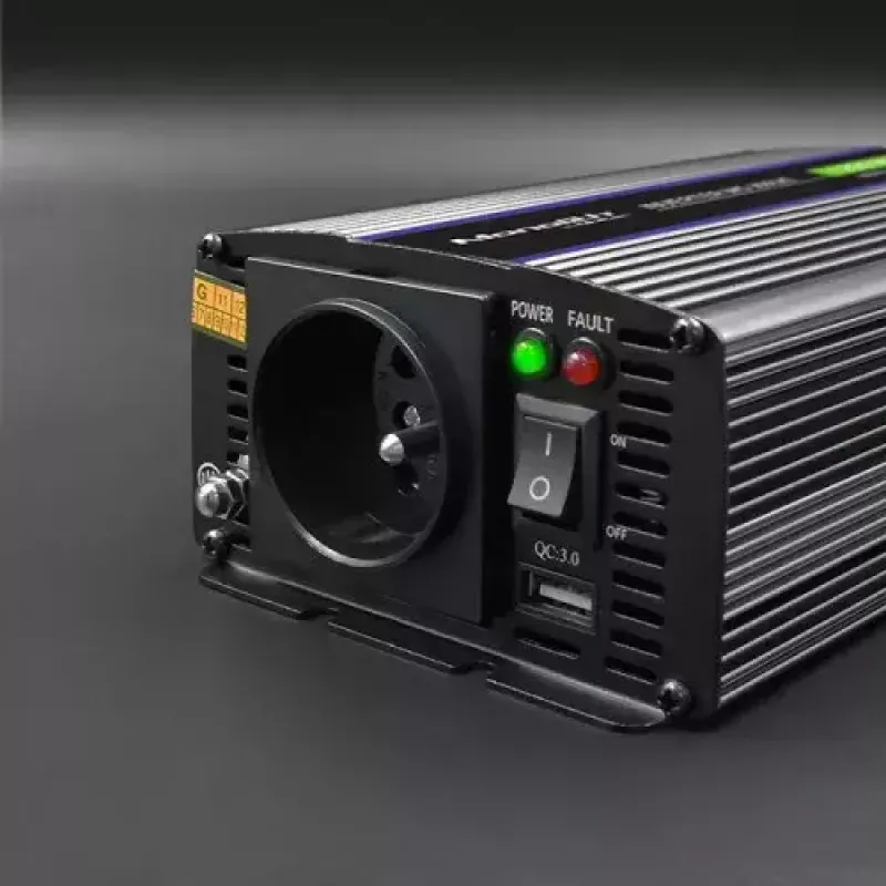 Power inverter QOLTEC Monolith 600 W — 12 V to 230 V, USB PD 18 W, car/indoor, black