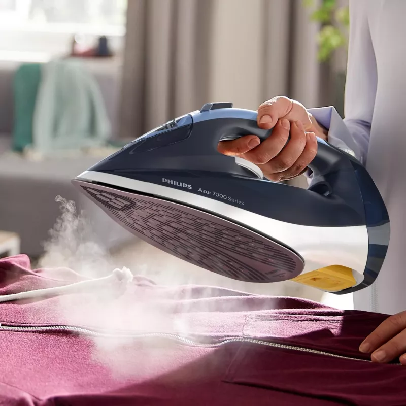 Dry & Steam iron Philips DST7030/20 — 2800 W, 0.3 L tank, 50 g/min continuous steam, 250 g/min steam boost, SteamGlide Plus soleplate