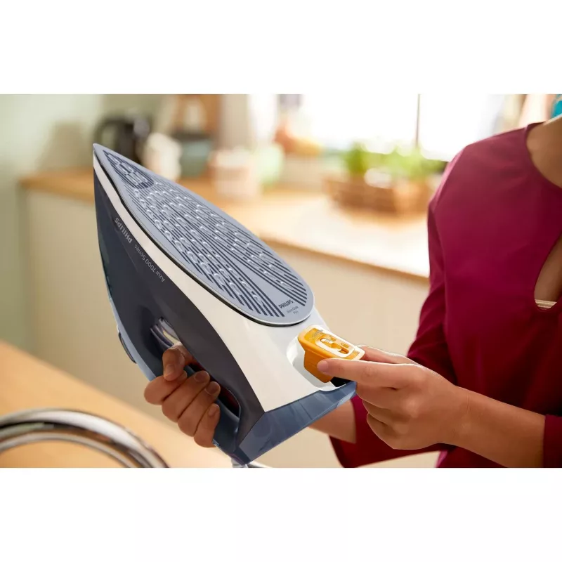 Dry & Steam iron Philips DST7030/20 — 2800 W, 0.3 L tank, 50 g/min continuous steam, 250 g/min steam boost, SteamGlide Plus soleplate