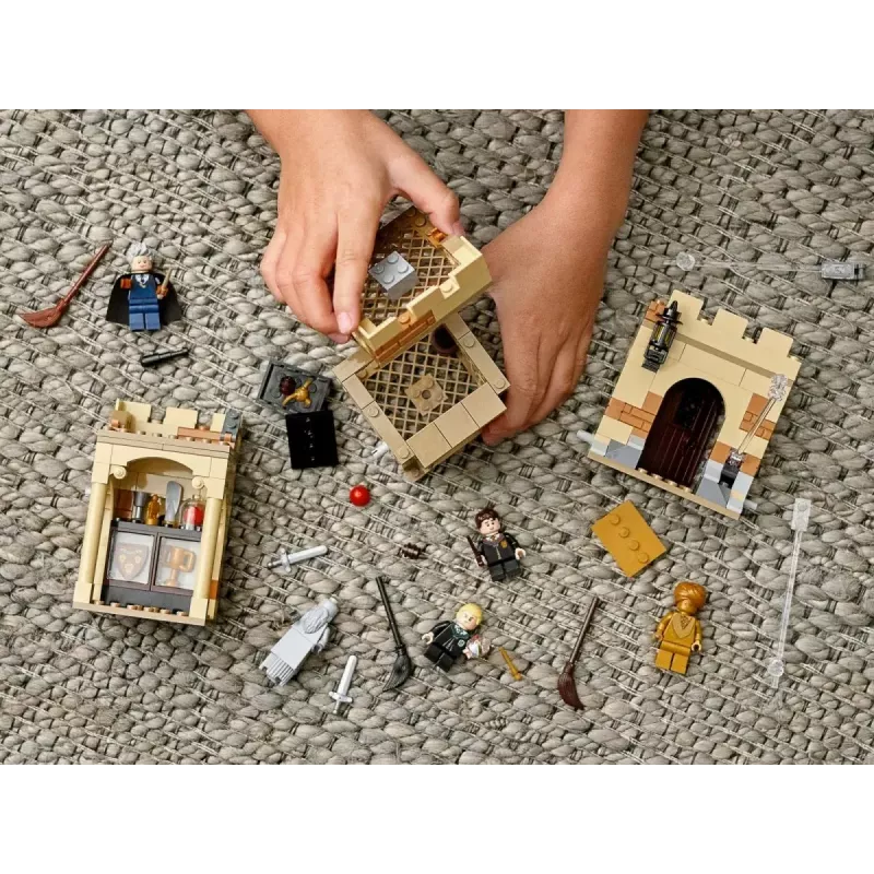LEGO Harry Potter set Hogwarts First Flying Lesson 76395 with Harry and Draco minifigures