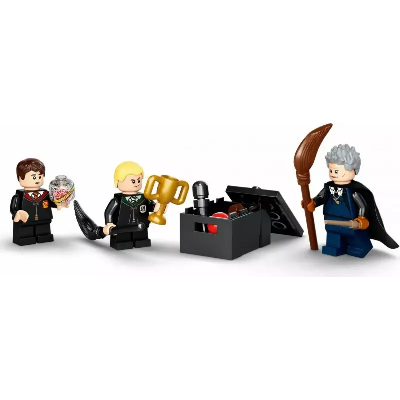 LEGO Harry Potter set Hogwarts First Flying Lesson 76395 with Harry and Draco minifigures