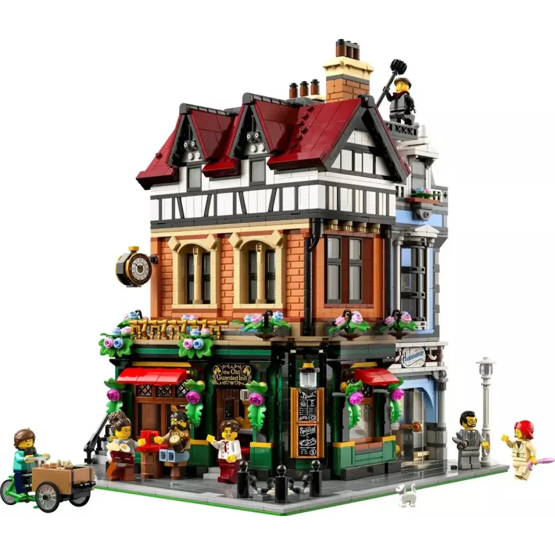 LEGO Icons building kit 10350 Tudor Corner House — 3,266 pieces, 8 minifigures, age 18+, 260×250×310 mm