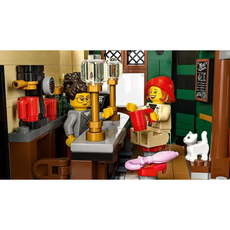 LEGO Icons building kit 10350 Tudor Corner House — 3,266 pieces, 8 minifigures, age 18+, 260×250×310 mm