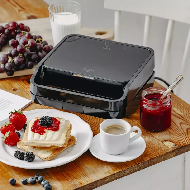 Sandwich maker 2-in-1 Adler AD 3070b — 850 W, 2 plates, black