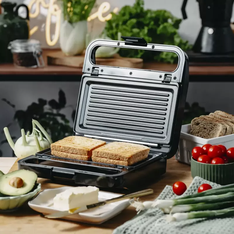 Sandwich maker 2-in-1 Adler AD 3070b — 850 W, 2 plates, black