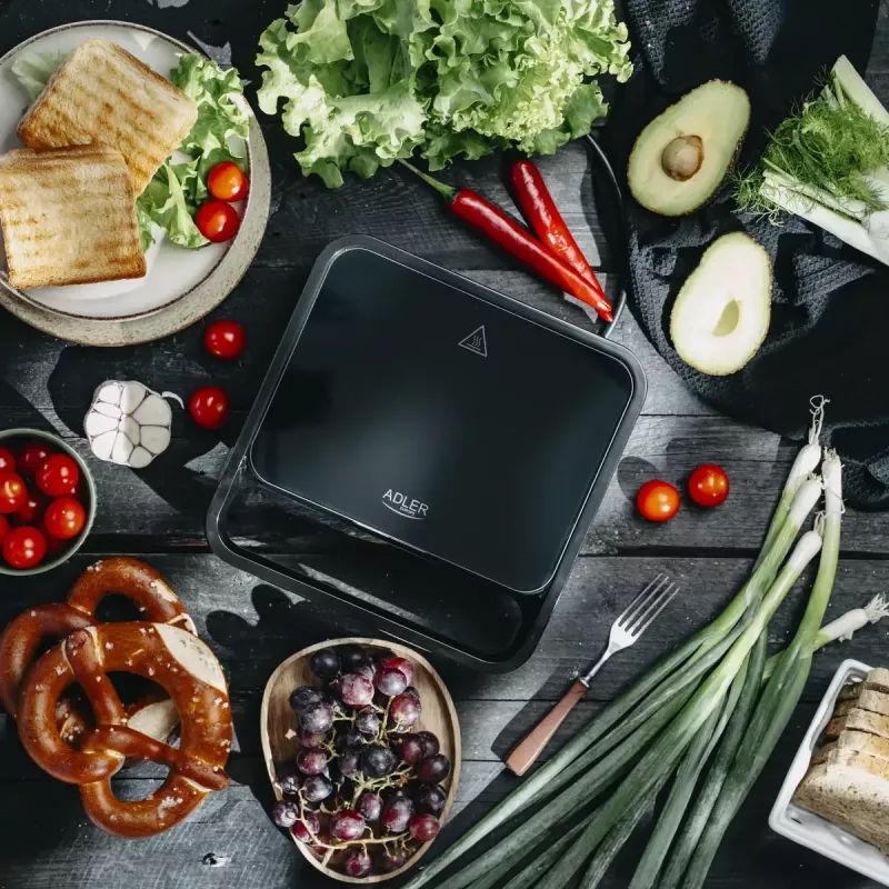 Sandwich maker 2-in-1 Adler AD 3070b — 850 W, 2 plates, black