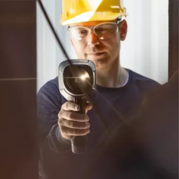 Thermal imaging camera Flir Systems E8-PRO — 320×240 px, NETD 40 mK, IFOV 1.8 mRad, 3.5 inch display, metal housing, black