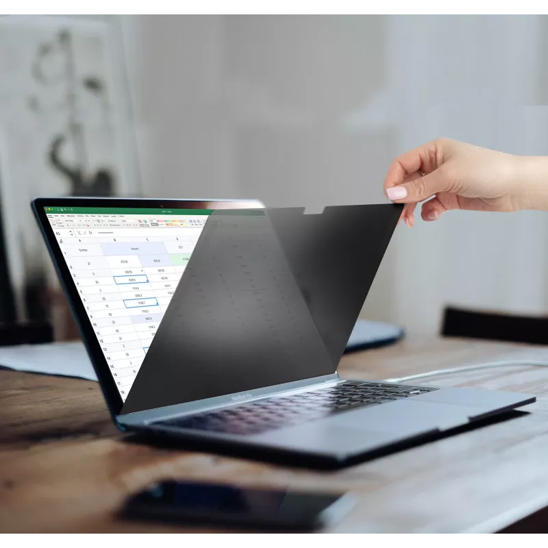 StarTech.com 16-inch MacBook Pro 21/23 Laptop Privacy Screen, Anti-Glare Privacy Filter with 51% Blue Light Reduction, Monitor Screen Protector with +/- 30 deg. Viewing Angle, Reversible Matte/Glossy Sides