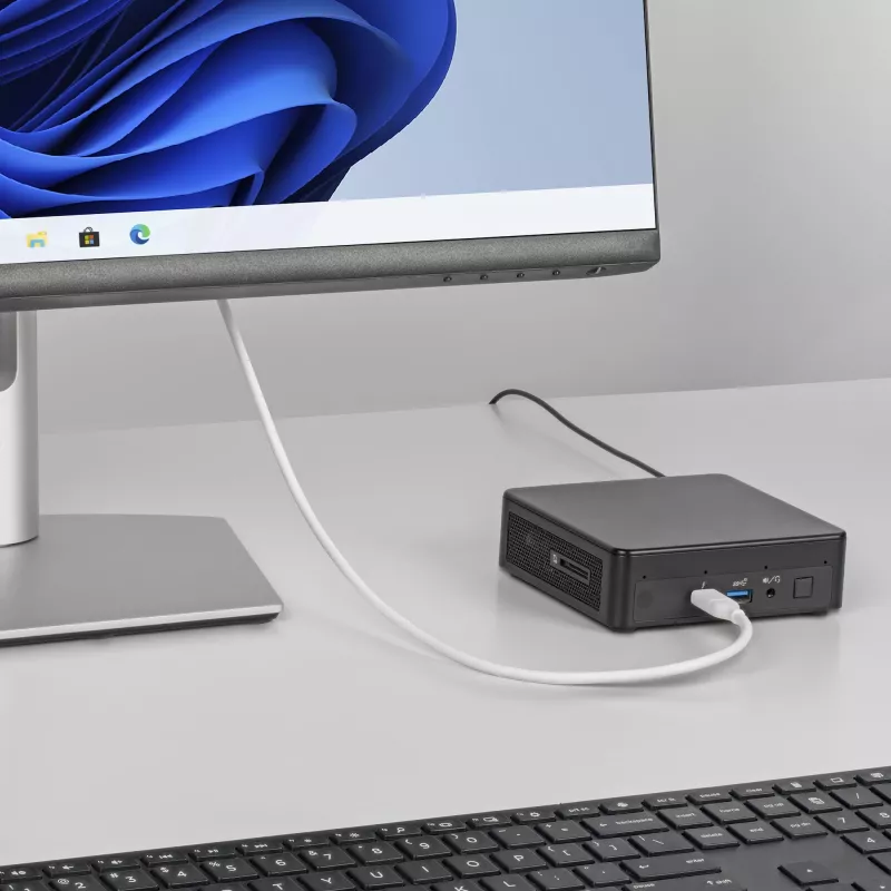 StarTech.com 6ft (2m) USB-C to DisplayPort 1.2 Cable, Bidirectional, 4K 60Hz, White Video Adapter Cord for Apple MacBook Pro / Air M1 M2 M3 M4, Mac Mini / Studio, Thunderbolt Compatible